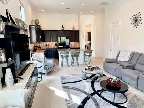 320 Se Fascino Circle Port Saint Lucie FL 34984