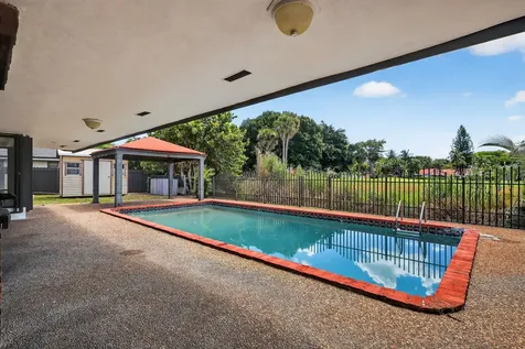 19811 W Oakmont Drive Hialeah FL 33015