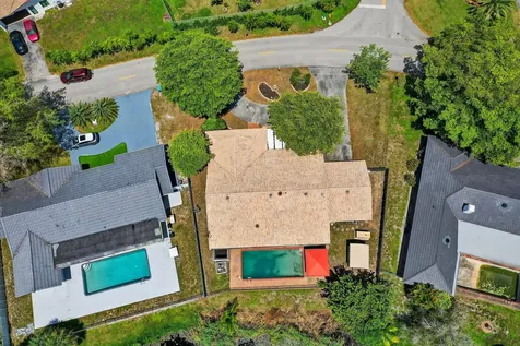 19811 W Oakmont Drive Hialeah FL 33015