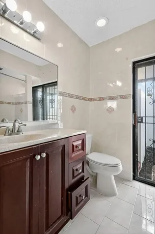 19811 W Oakmont Drive Hialeah FL 33015