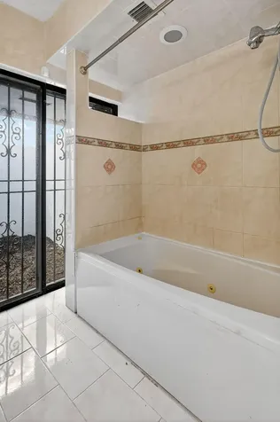 19811 W Oakmont Drive Hialeah FL 33015