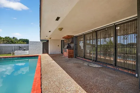 19811 W Oakmont Drive Hialeah FL 33015