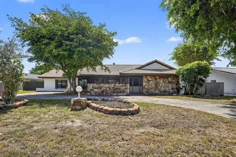 19811 W Oakmont Drive Hialeah FL 33015