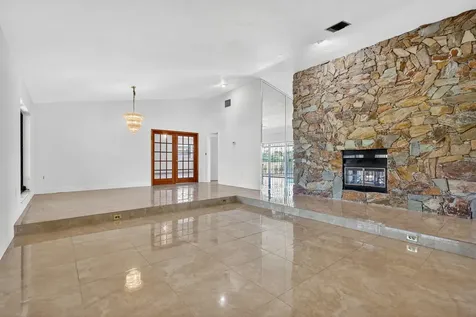 19811 W Oakmont Drive Hialeah FL 33015