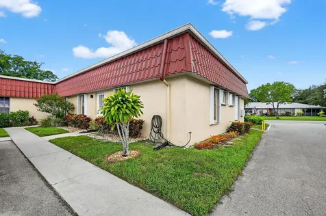 522 Franconia Circle Lake Worth FL 33467