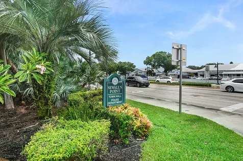 4 Copaire Road Sewalls Point FL 34996