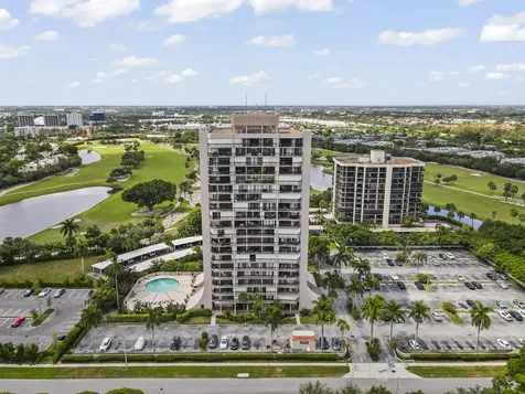 2425 Presidential Way West Palm Beach FL 33401