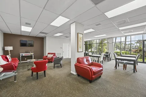 2425 Presidential Way West Palm Beach FL 33401