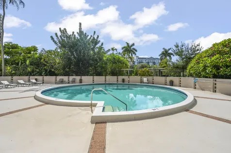 2425 Presidential Way West Palm Beach FL 33401