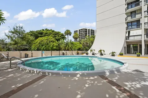2425 Presidential Way West Palm Beach FL 33401