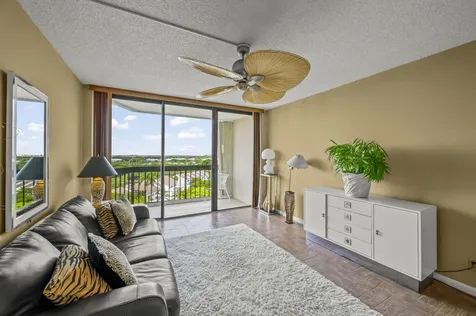 2425 Presidential Way West Palm Beach FL 33401