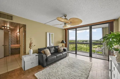 2425 Presidential Way West Palm Beach FL 33401