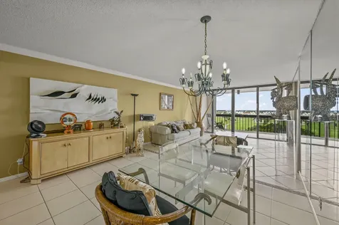 2425 Presidential Way West Palm Beach FL 33401
