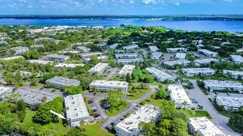 2929 Se Ocean Boulevard Stuart FL 34996