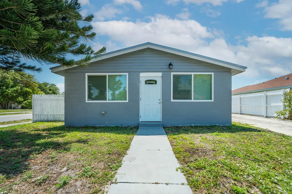 602 NW 1st Street Delray Beach FL 33444