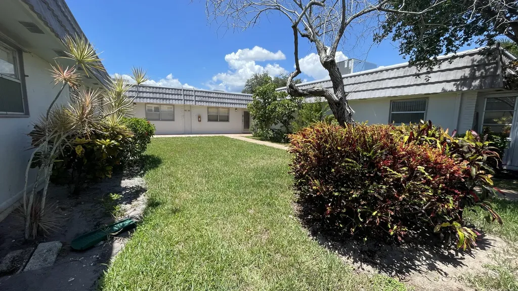 166 Valencia G Delray Beach FL 33446