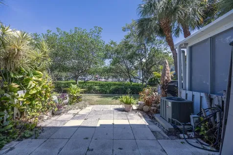 2753 Ne 15th Street Pompano Beach FL 33062