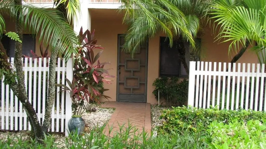 7260 Kinghurst Drive Delray Beach FL 33446