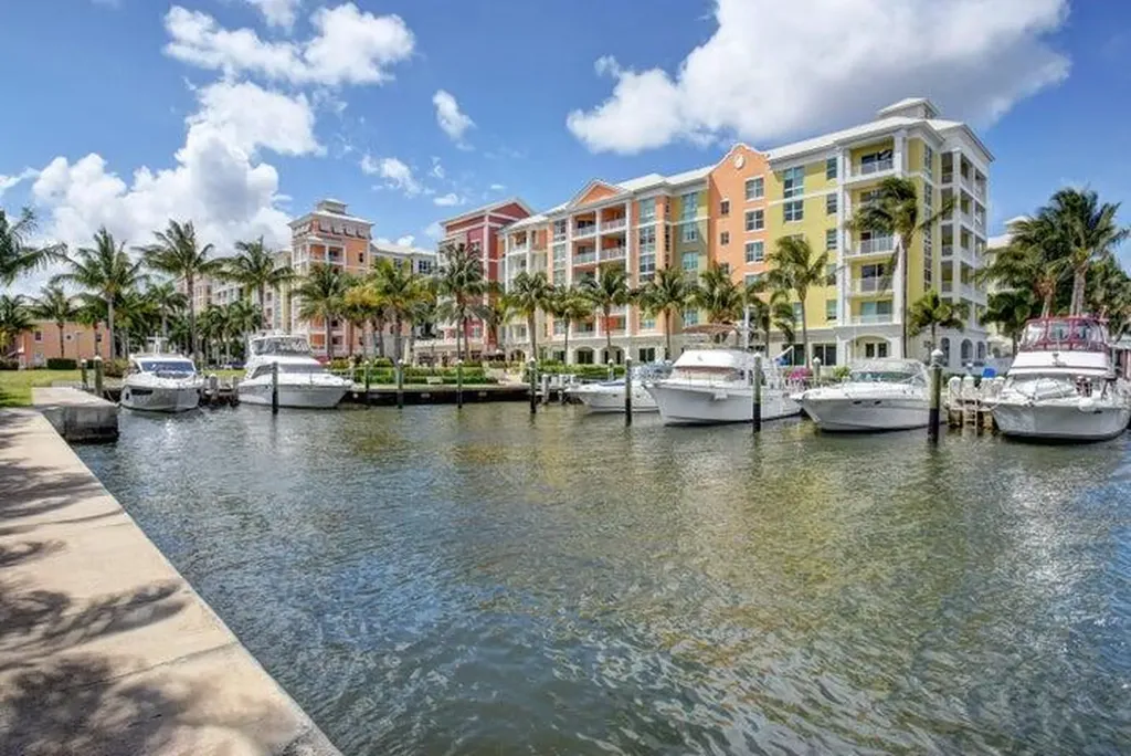 806 E Windward 301 Way Lantana FL 33462
