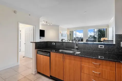 806 E Windward 301 Way Lantana FL 33462
