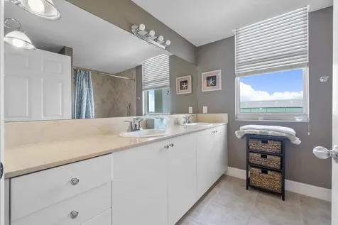806 E Windward 301 Way Lantana FL 33462