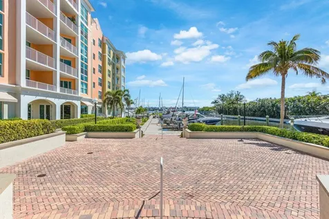 806 E Windward 301 Way Lantana FL 33462