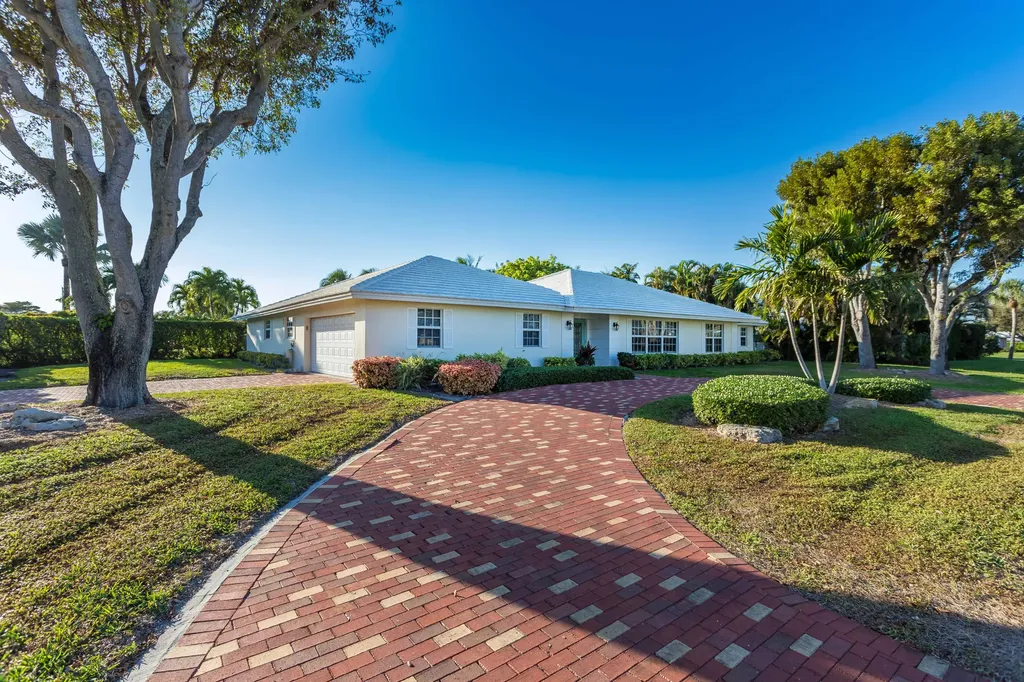 835 Canary Walk Delray Beach FL 33483