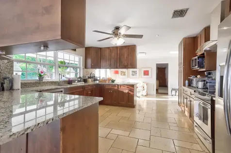 835 Canary Walk Delray Beach FL 33483