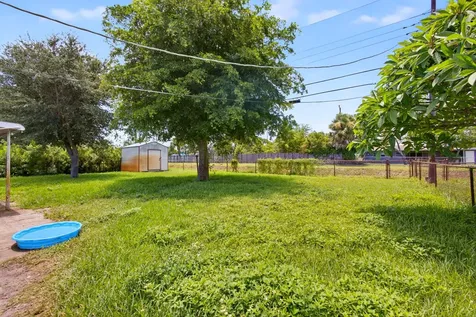 2251 E Avenue H Riviera Beach FL 33404