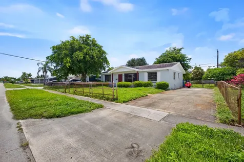 2251 E Avenue H Riviera Beach FL 33404