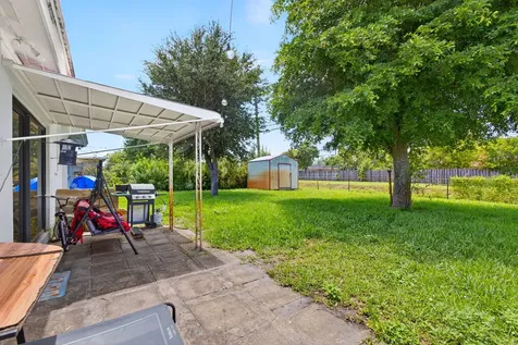 2251 E Avenue H Riviera Beach FL 33404