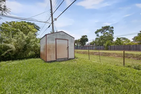 2251 E Avenue H Riviera Beach FL 33404