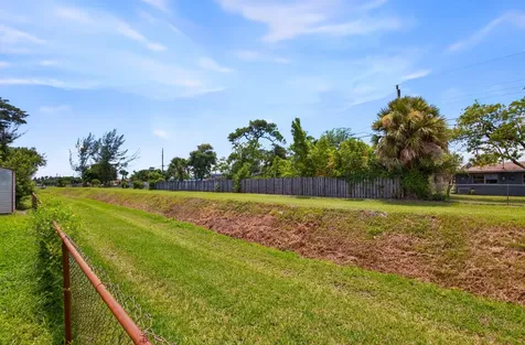 2251 E Avenue H Riviera Beach FL 33404