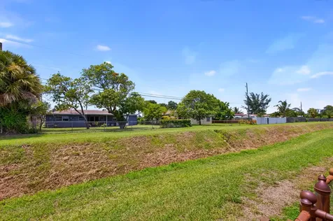 2251 E Avenue H Riviera Beach FL 33404