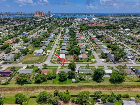 2251 E Avenue H Riviera Beach FL 33404