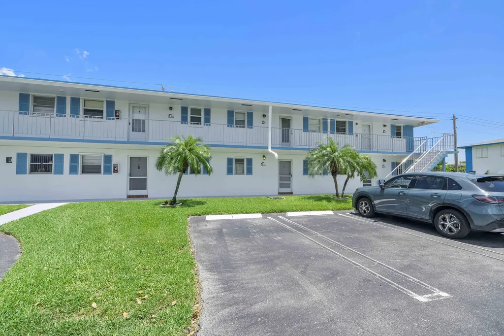 1115 Lake Terrace Boynton Beach FL 33426