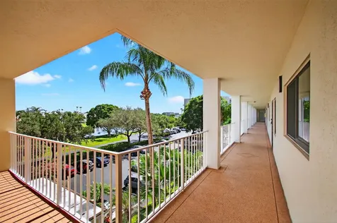 7290 Kinghurst Drive Delray Beach FL 33446