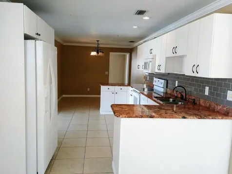 925 SE Albatross Avenue Port Saint Lucie FL 34983