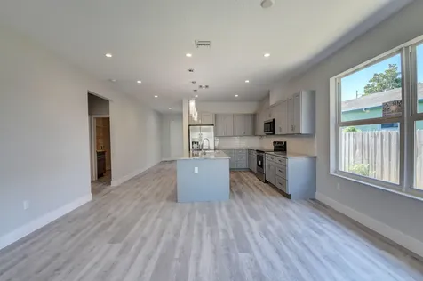 715 Nw 1st Street Delray Beach FL 33444