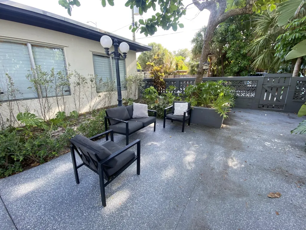 131 S Federal Highway Lake Worth Beach FL 33460