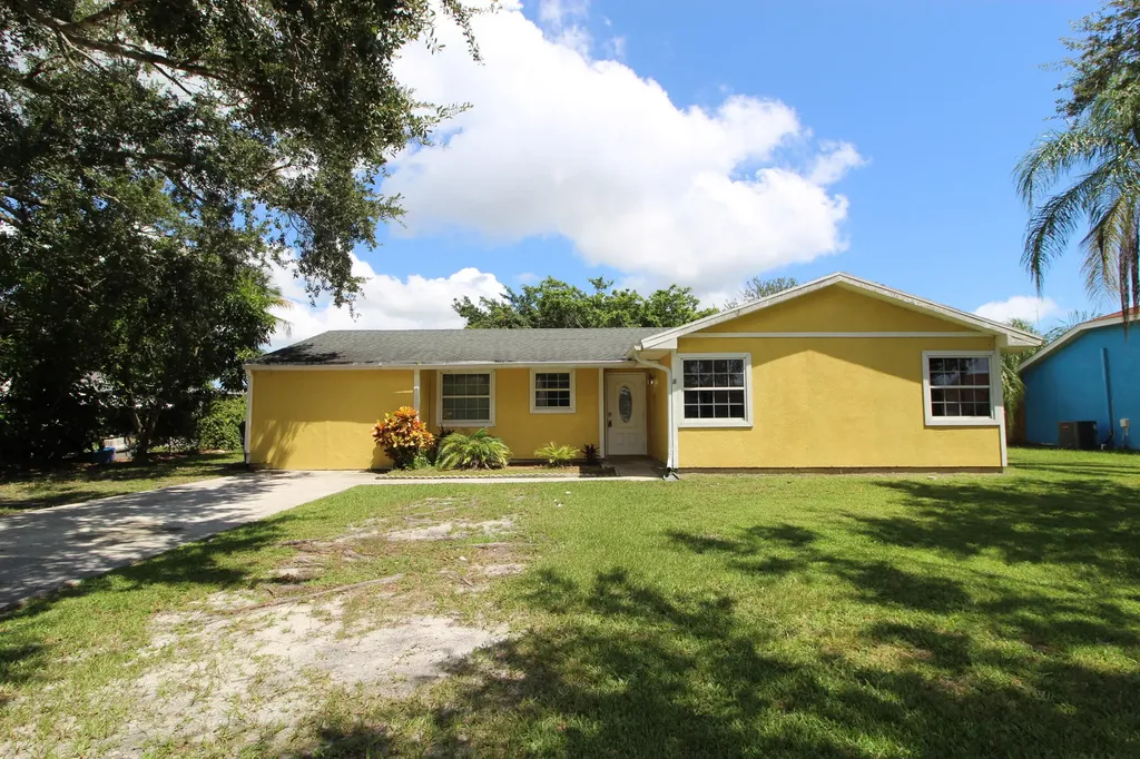 2022 Se West Dunbrooke Circle Port Saint Lucie FL 34952