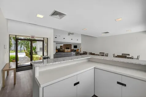 1605 S Us Highway 1 Jupiter FL 33477