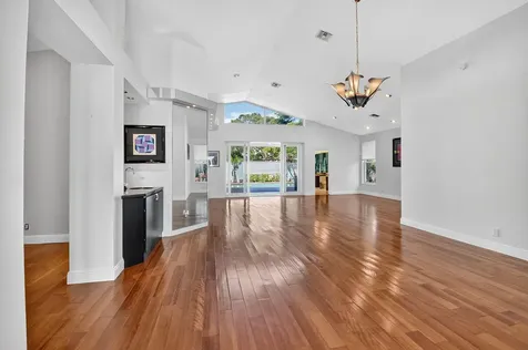 2151 Nw 60th Circle Boca Raton FL 33496