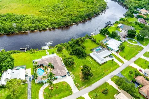 733 SE Hidden River Drive Port Saint Lucie FL 34983