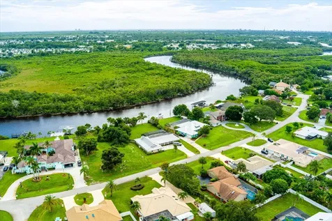 733 SE Hidden River Drive Port Saint Lucie FL 34983