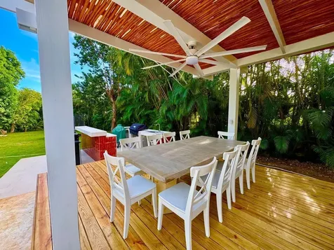 27 00 Casa De Campo DR 22000