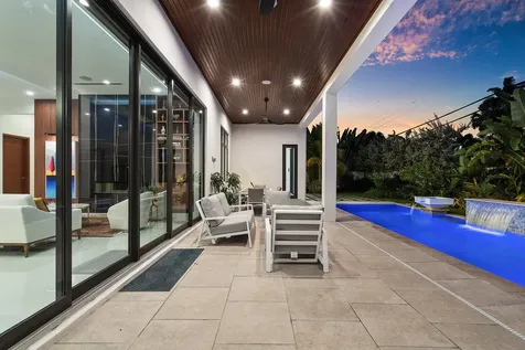 450 Ne 10th Street Boca Raton FL 33432