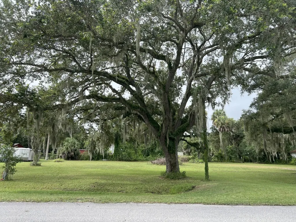 2070 SW 8th Street Okeechobee FL 34974