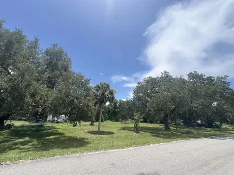 2070 SW 8th Street Okeechobee FL 34974