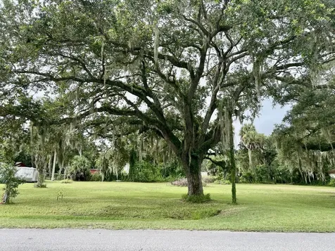 2070 SW 8th Street Okeechobee FL 34974